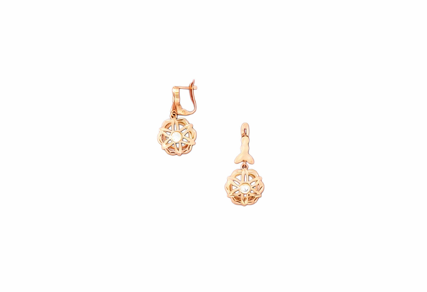 Pendientes con Charm de Oro 18K y Circonita Central con Cierre Catalán – Brillo y Elegancia